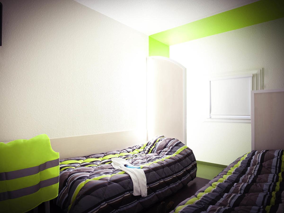 Hotel First Eco Savigny Villemoisson Centre Commercial Carrefour Экстерьер фото